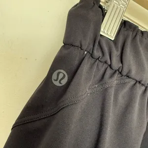 Lululemon Women’s 6 Black Keep Moving Jogger Pants thumbnail 3