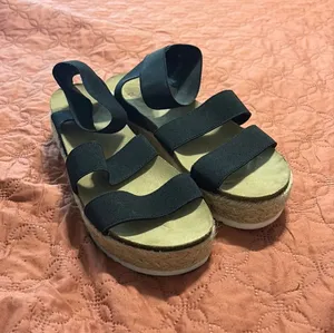 Cushionaire Sandals thumbnail 1