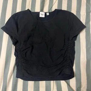 Aritzia TNA Black Cropped Tee thumbnail 1