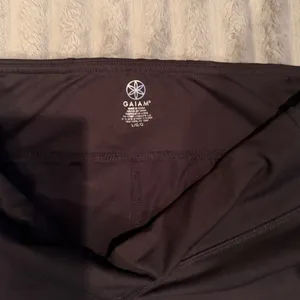 Gaiam‎ Womens Black Cropped Flare Yoga Pants Slit Hem Athletic Leggings Large thumbnail 3
