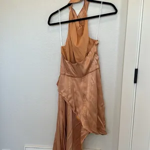 Elliatt E8062201‎ Lambent Asymmetric Halter Dress Sz M Camel Beige thumbnail 7