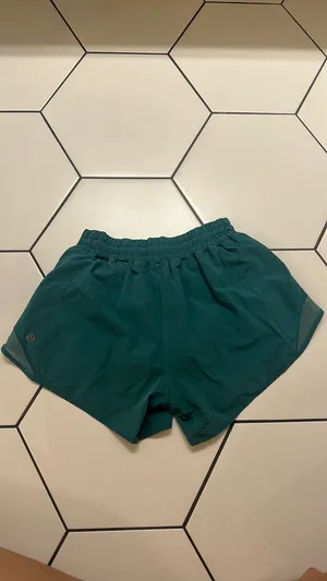 Lululemon Shorts Hotty Hot long size 6 thumbnail 3