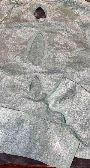 Gymshark Camo Long Sleeve Crop Top thumbnail 3