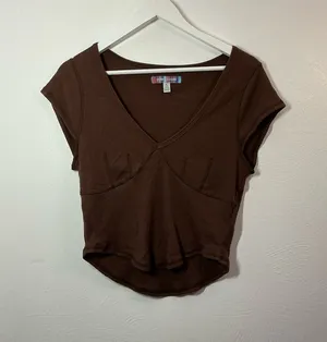 Urban Outfitters Brown V-Neck Cap Sleeve Crop Tee Size XL thumbnail 1