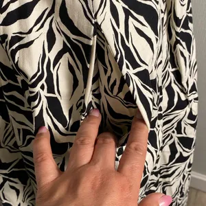 A new day Elegant Black and White Leaf Print maxi Dress size 4 thumbnail 5
