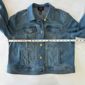 Denim Jacket Medium Wash Blue Stretch Jones New York Gold‎ Buttons Size Medium thumbnail 3