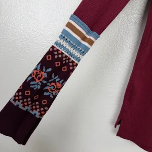 We The Free Top Womens Medium Burgundy Thermal V-Neck Floral Sleeve Long Sleeve thumbnail 6