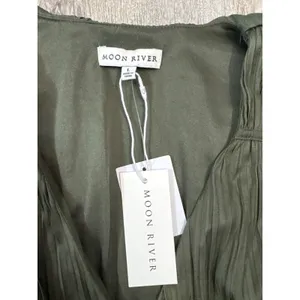 Moon River Olive Green Pleated Flutter Sleeve Tiered Midi Dress‎ NWT Size Large thumbnail 3