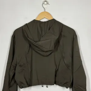 Girlfriend Collective Windbreaker Jacket Women XS Green Full Zip Hoodie Crop NWT thumbnail 5