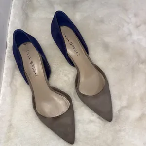 Via Spiga Two-Toned D'Orsay Genuine Leather Blue Taupe Suede Designer Pumps 8.5 thumbnail 2