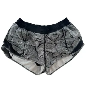 Lululemon Hotty Hot Shorts Size 6 2.5" Dottie Tribe Black White Run Gym Workout thumbnail 2
