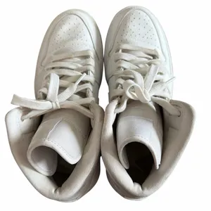 Nike White Mid-Top Leather Sneakers thumbnail 3