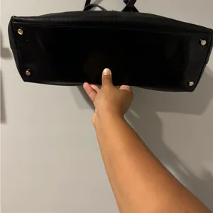 Kate Spade Black Patent Leather Bow‎ Accent ToteC thumbnail 4