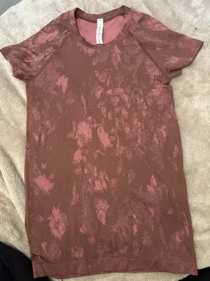 Lululemon Swiftly Tech Short Sleeve 2.0 Shirt Size 6 Brown Rose Abstract Run Top thumbnail 1