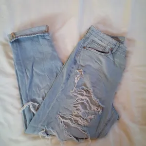 American Eagle ripped cropped jeans thumbnail 2