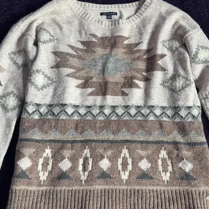 American Eagle Outfitters Sweater thumbnail 1