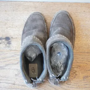 UGG Women's Size 8 Ankle Boot Gray Suede Leather Whipstitch Zip Boho Outdoors thumbnail 9