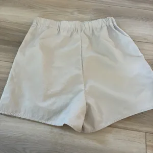 BR Sport Banana Republic‎ Athletic Shorts Lightweight Nylon Women's Tan M thumbnail 5