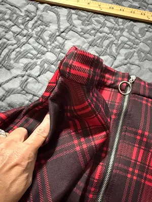 Hot Topic size medium women’s goth skater skirt black and red plaid o-ring thumbnail 5