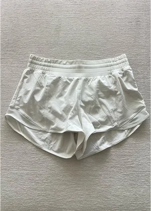 Lululemon Hotty Hot Short 2.5” thumbnail 4