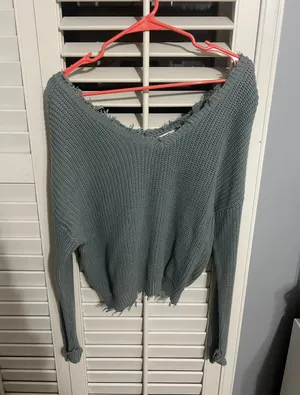 Sweater thumbnail 1