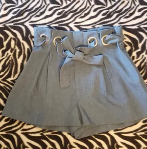 Jealous Tomato NWT  Blue pleated shorts - L thumbnail 4