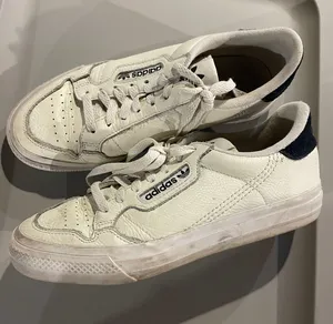 Adidas Sneakers thumbnail 1
