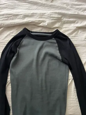 Brandy Melville Bella Top Long Sleeve thumbnail 2