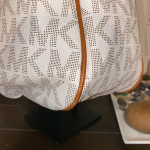 Michael Kors Signature MK Vanilla Acorn Fulton Chain Leather Tote EUC thumbnail 6