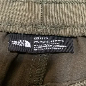 The North Face Aphrodite 2.0 plus size woman shorts size XXL taupe green thumbnail 5