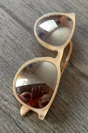 Sunglasses thumbnail 1