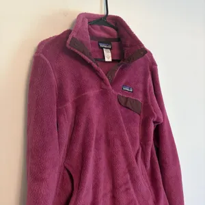 Patagonia Medium Magenta Purple Snap 1/4 Fleece Pullover Pockets‎ Outdoors Hike thumbnail 2