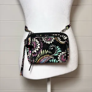 Vera Bradley wristlet/Crossbody Floral Black‎ quilted small Bag /wallet thumbnail 4