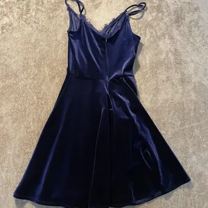 Lulus Dress Womens Small Velvet Velour Navy Blue Lace Babydoll Knee Romantic thumbnail 3
