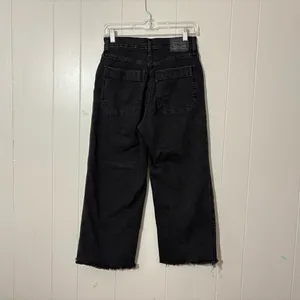 Levi’s Mile High Wide Leg Crop Jeans Black Button Fly Raw Hem High Rise Size 26 thumbnail 8