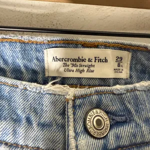abercrombie fitch 90s‎ straight ultra high rise Size 29/8 XL Light Wash Distress thumbnail 4