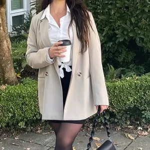 H&M Taupe blazer  thumbnail 4
