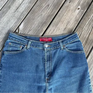 Vintage Levi’s 512 Classic slim fit tapered leg mom jeans thumbnail 3