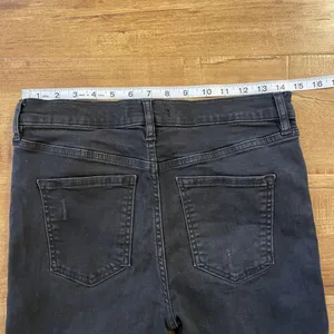 Free People Woman size W 29R Black Skinny Denim Jegging Jeans Distressed thumbnail 9