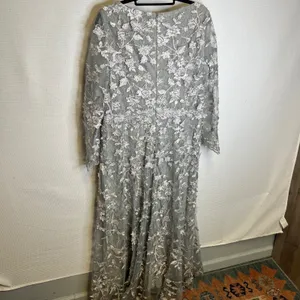 Mac Duggal Grey Floral Lace Beaded Long Sleeve V-Neck Gown Size 16 thumbnail 2