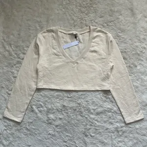 For Love & Lemons Top Morgan Sweatshirt Cropped Daisy Floral Embroidered M NWT thumbnail 3