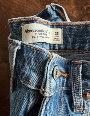 Abercrombie High-Rise 90s Relaxed Jeans thumbnail 4