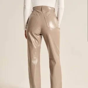 Abercrombie and Fitch The 90’s Straight Ultra High Rise Tan Faux Leather 25/0 thumbnail 3