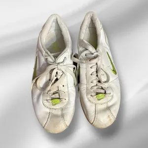 Nike White Athletic Shoes‎ thumbnail 2