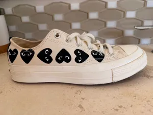 Converse x Comme des Garçons PLAY Chuck 70 Low-Top Sneakers thumbnail 2