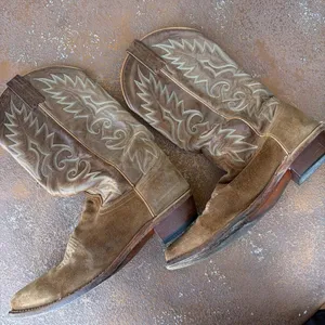 Men’s Dan post Brown leather cowboy boots with white embroidered designs sz 8.5 - have a stain on the right boot #western #cowboy thumbnail 2