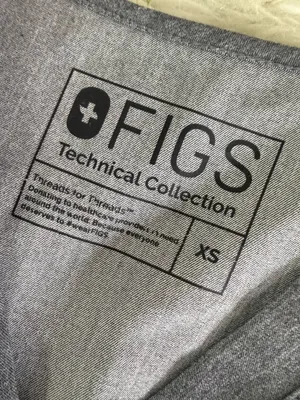 FIGS Gray Scrub Set XS Petite Catarina Top Zamora Jogger Pants thumbnail 4