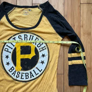 GENUINE MLB MERCHANDISE Pittsburgh Pirates Women Baseball Shirt Black Size XS thumbnail 3