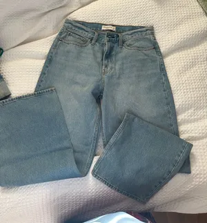 Abercrombie Slouchy Mid-Rise Jeans thumbnail 1