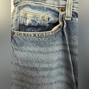 Universal Threads Relaxed Fit Blue Jeans thumbnail 4